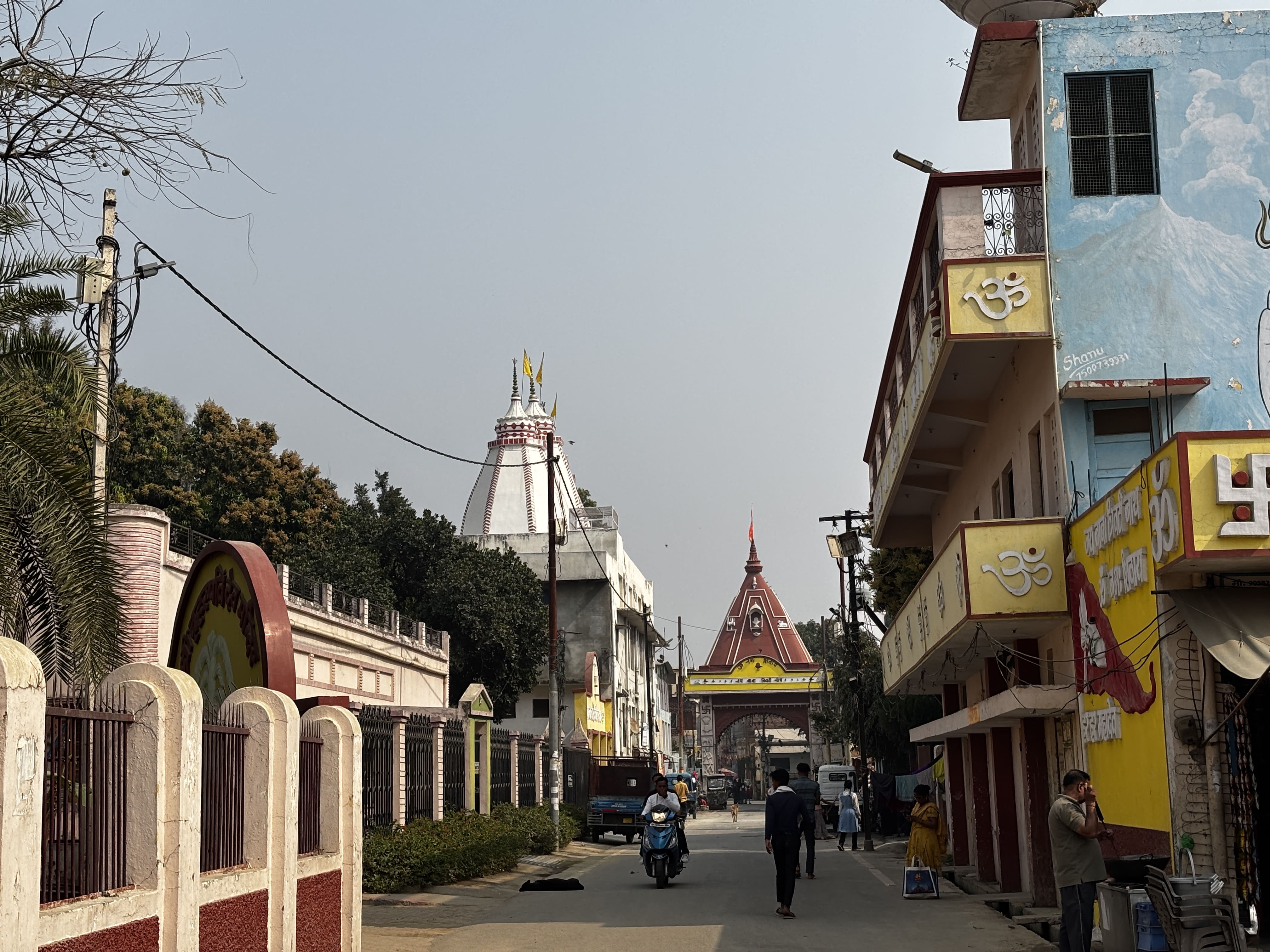 Trivati Nath Temple Bareilly main entry road